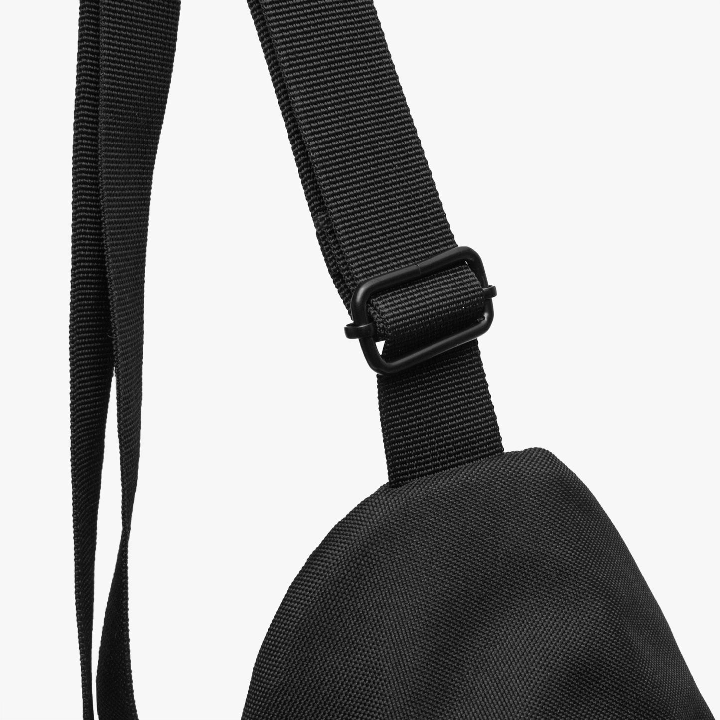 BLACK CIRCLE CHEST BAG